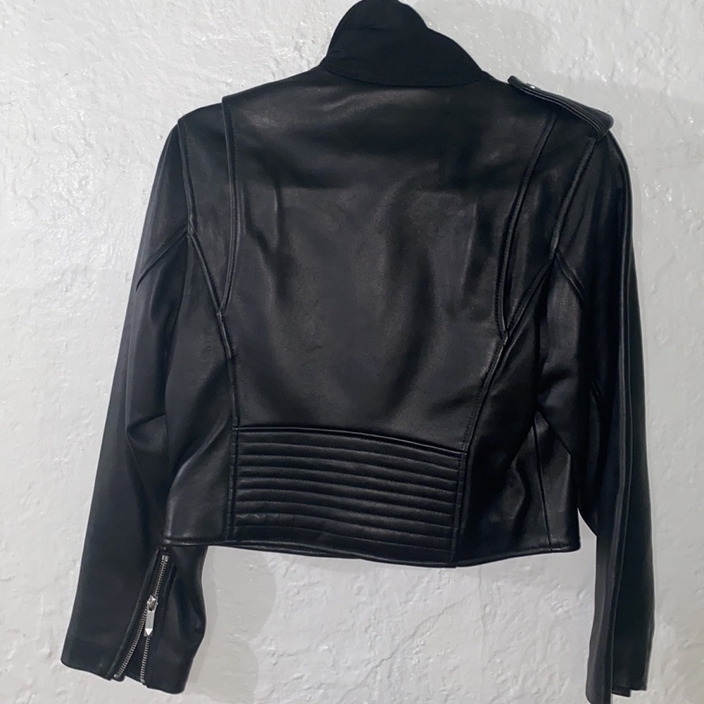 Like new size small - Picture 3 of 6